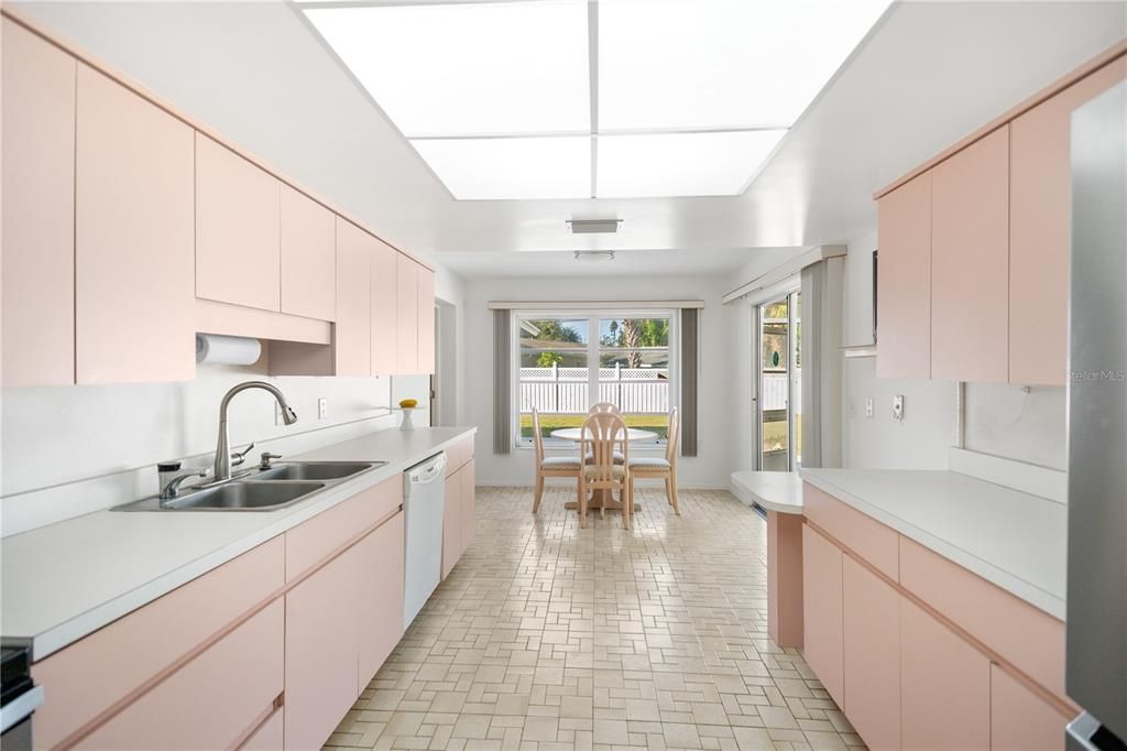 На продажу: $410,000 (3 спален, 2 ванн, 2110 Квадратных фут)