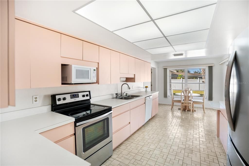 На продажу: $410,000 (3 спален, 2 ванн, 2110 Квадратных фут)