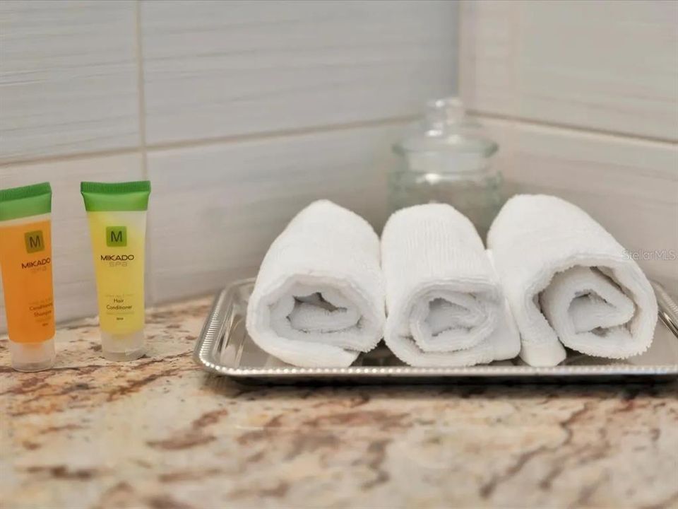 待售: $130,000 (1 贝兹, 1 浴室, 348 平方英尺)