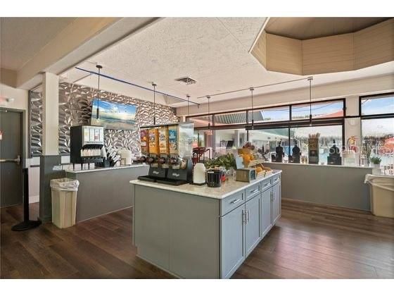 待售: $130,000 (1 贝兹, 1 浴室, 348 平方英尺)