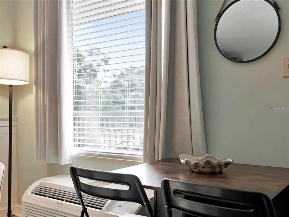 待售: $130,000 (1 贝兹, 1 浴室, 348 平方英尺)