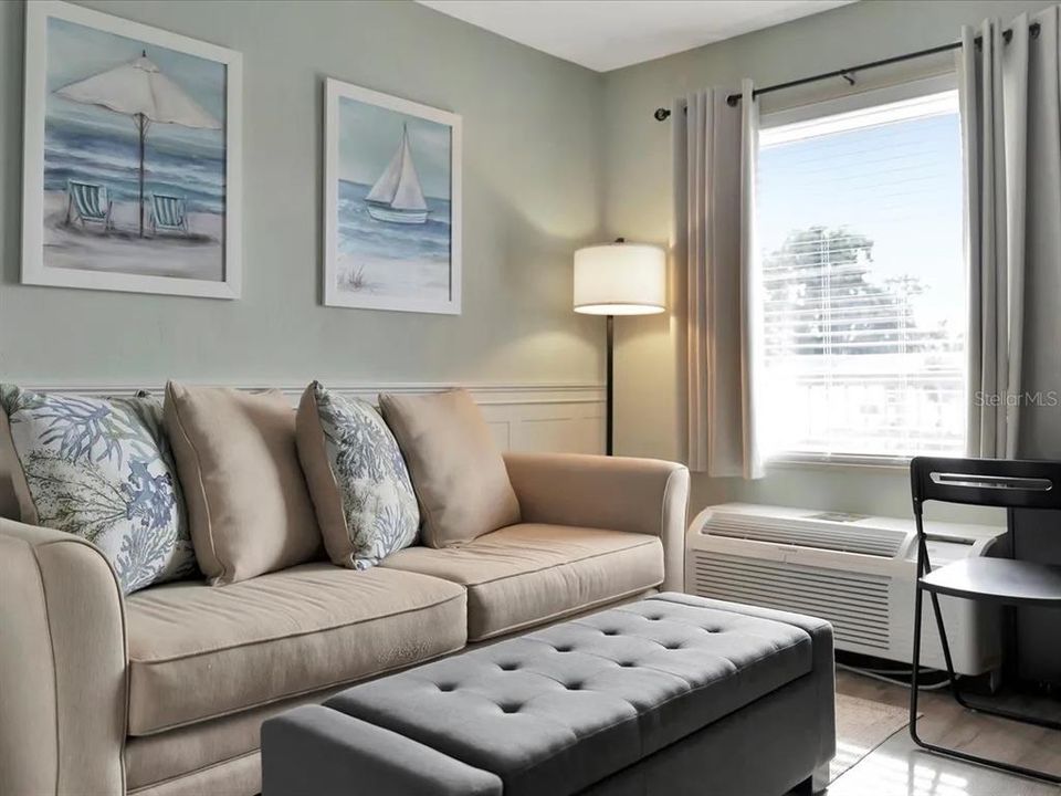 待售: $130,000 (1 贝兹, 1 浴室, 348 平方英尺)