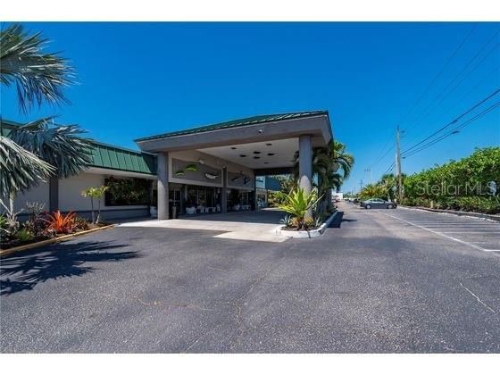 待售: $130,000 (1 贝兹, 1 浴室, 348 平方英尺)