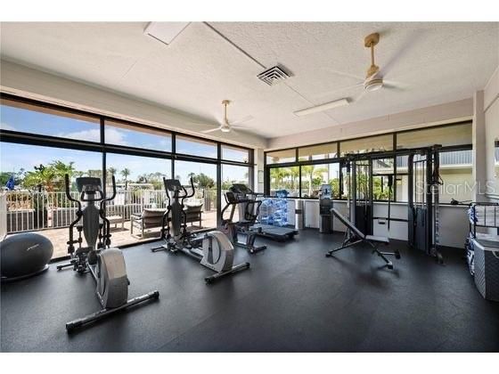 待售: $130,000 (1 贝兹, 1 浴室, 348 平方英尺)