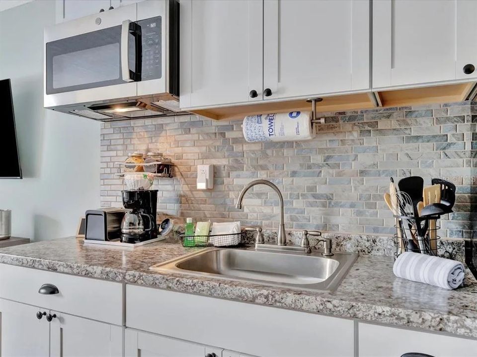 待售: $130,000 (1 贝兹, 1 浴室, 348 平方英尺)