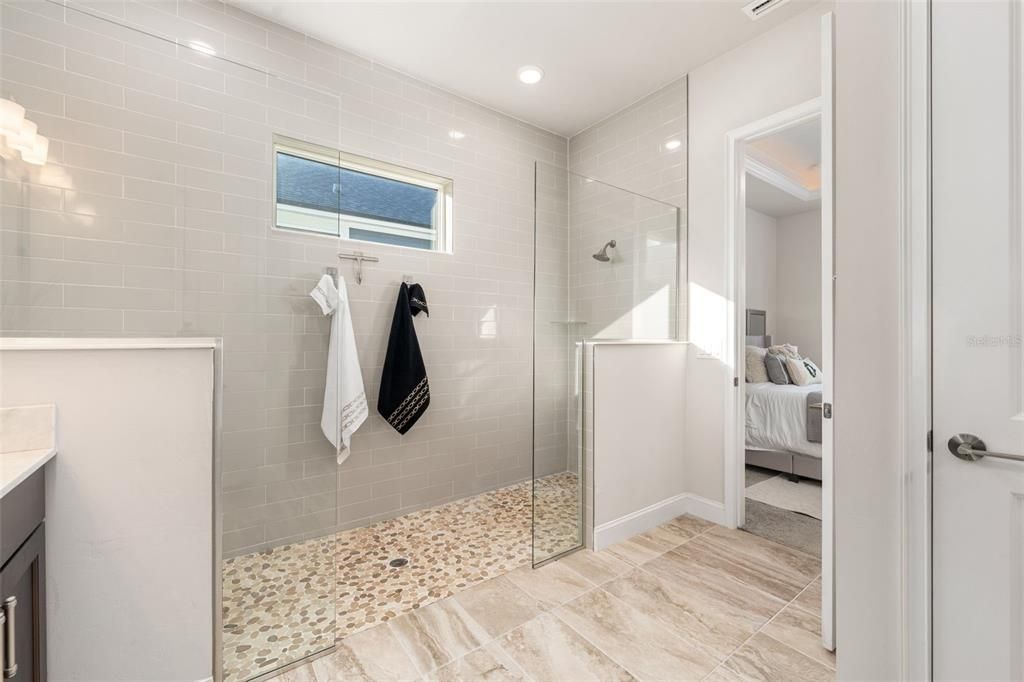 For Sale: $600,000 (4 beds, 2 baths, 1987 Square Feet)