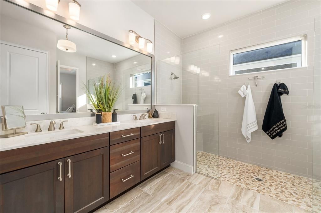 For Sale: $600,000 (4 beds, 2 baths, 1987 Square Feet)