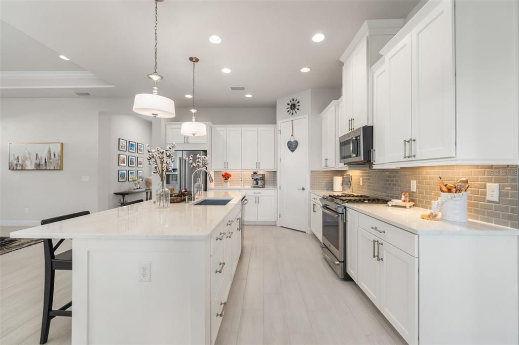 For Sale: $600,000 (4 beds, 2 baths, 1987 Square Feet)