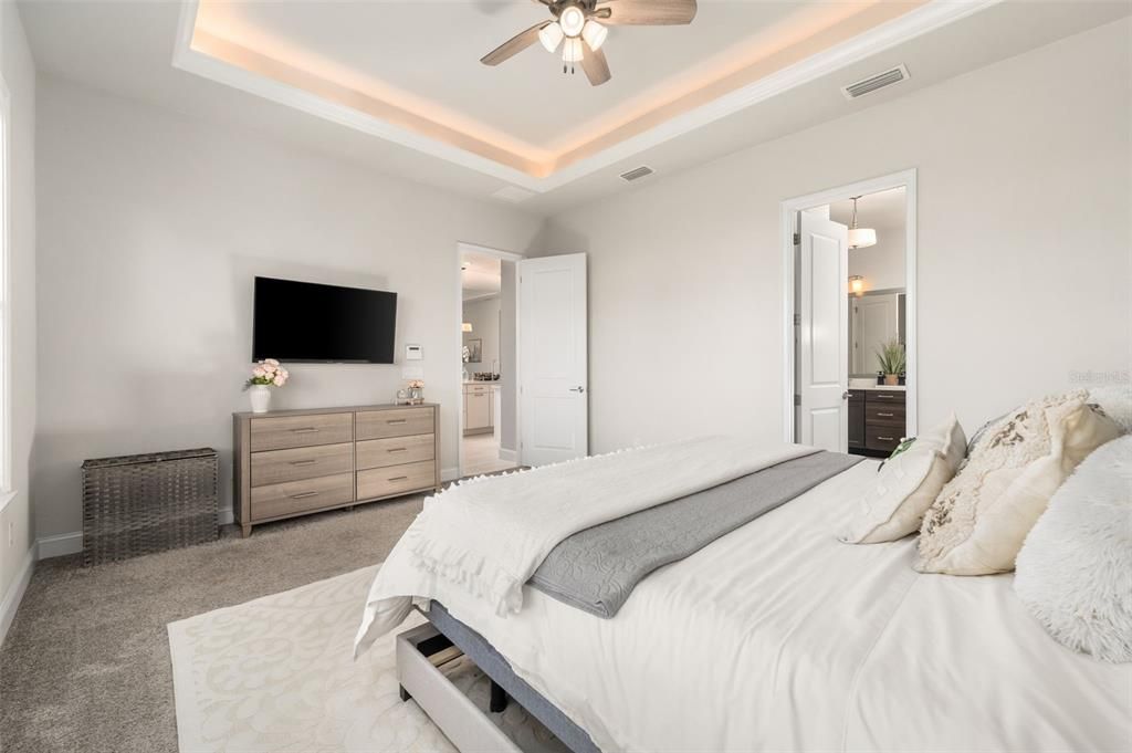 For Sale: $600,000 (4 beds, 2 baths, 1987 Square Feet)