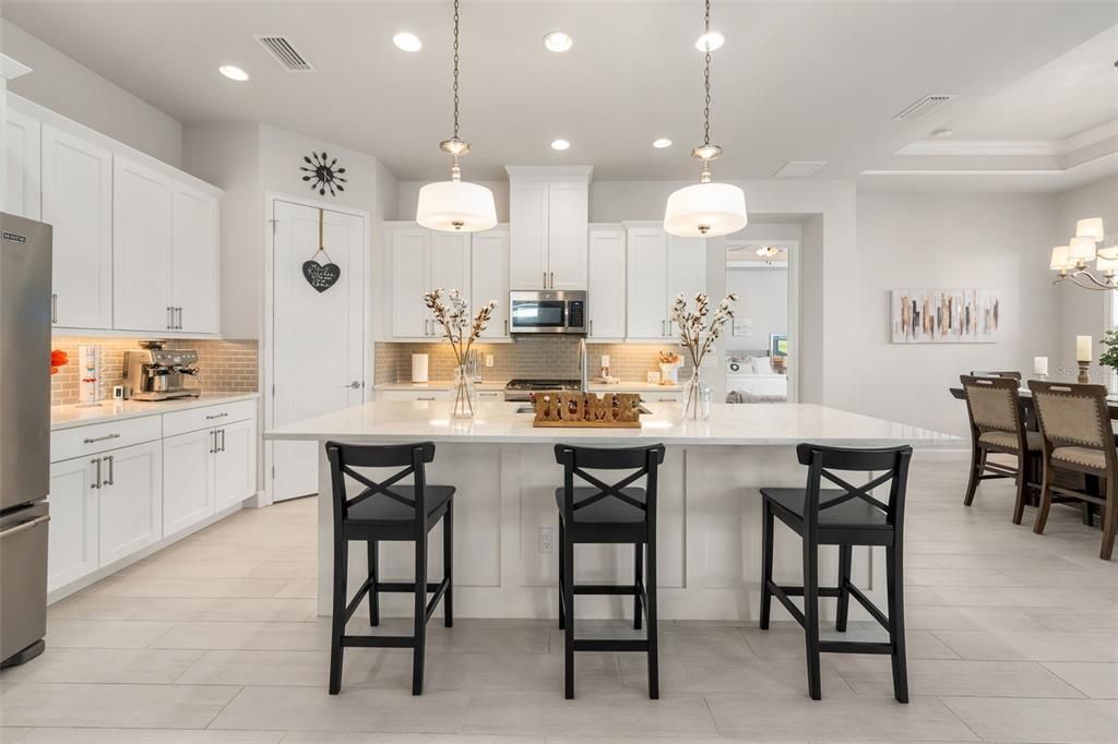 For Sale: $600,000 (4 beds, 2 baths, 1987 Square Feet)