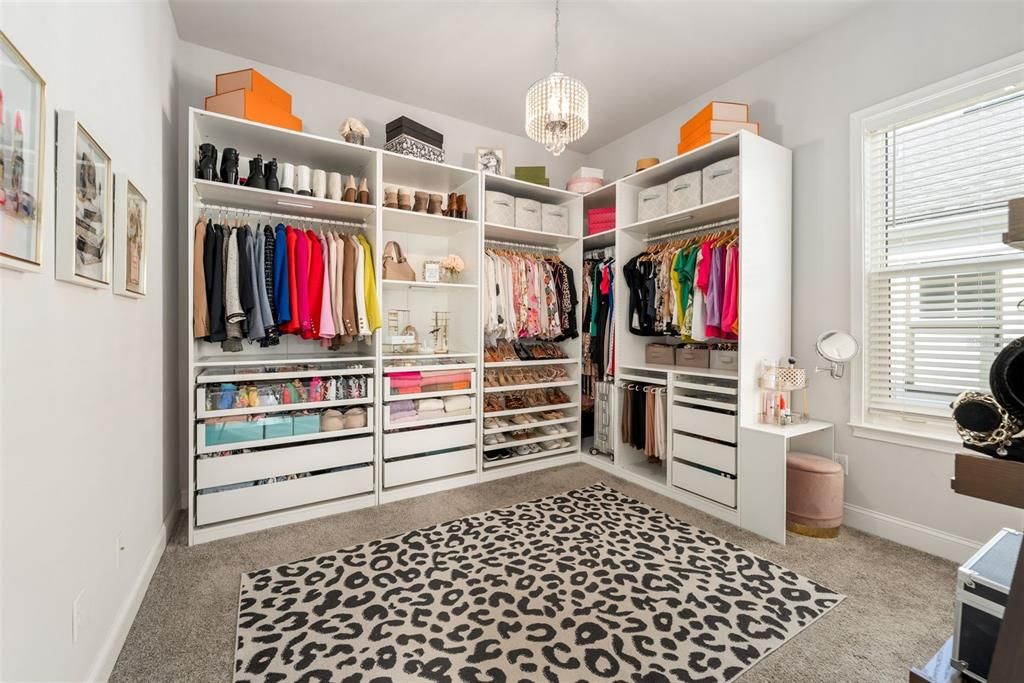 For Sale: $600,000 (4 beds, 2 baths, 1987 Square Feet)