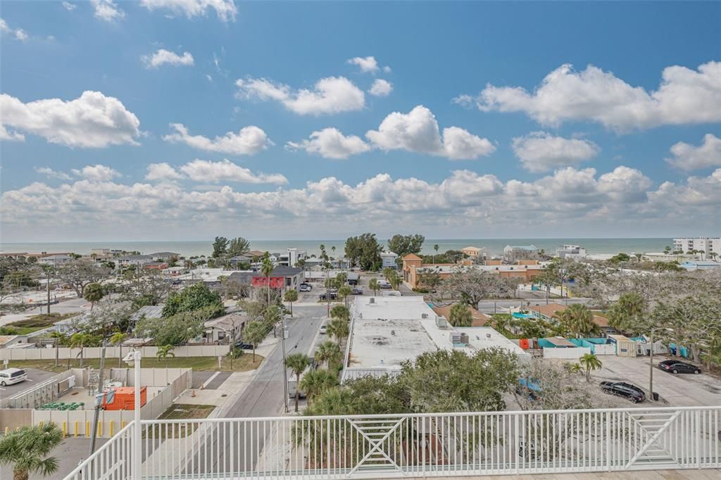 For Sale: $799,000 (2 beds, 2 baths, 1110 Square Feet)