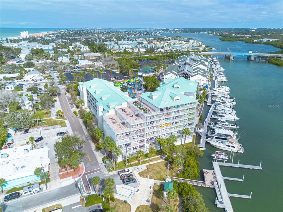 For Sale: $799,000 (2 beds, 2 baths, 1110 Square Feet)