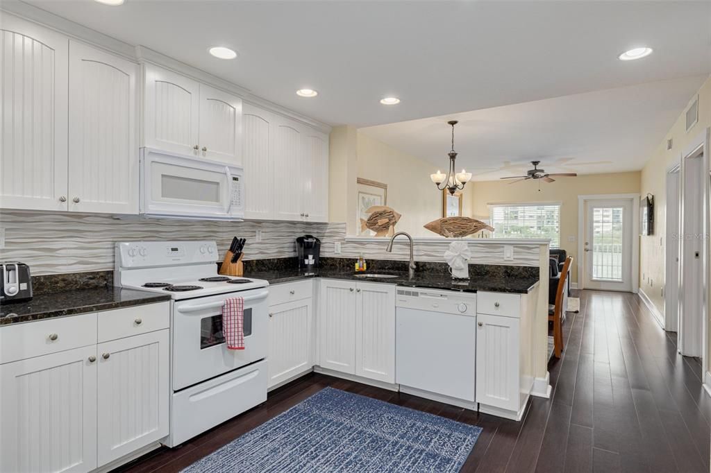 For Sale: $799,000 (2 beds, 2 baths, 1110 Square Feet)