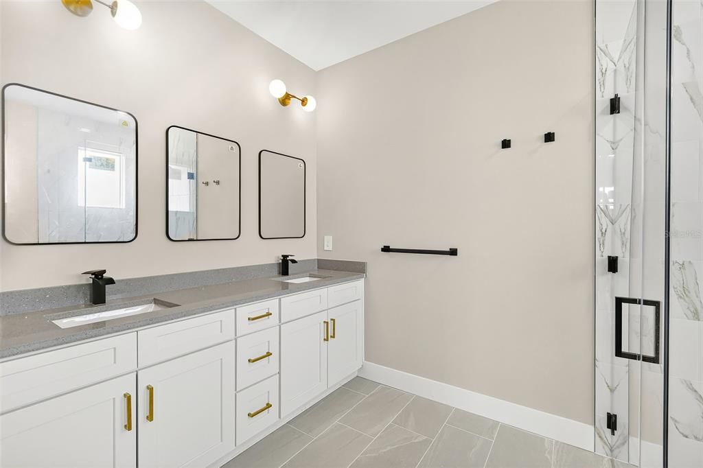 На продажу: $399,000 (3 спален, 2 ванн, 1664 Квадратных фут)