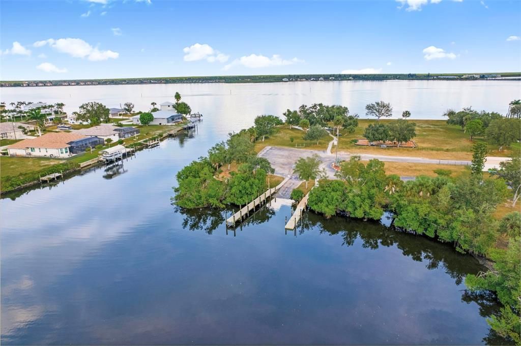 На продажу: $399,000 (3 спален, 2 ванн, 1664 Квадратных фут)