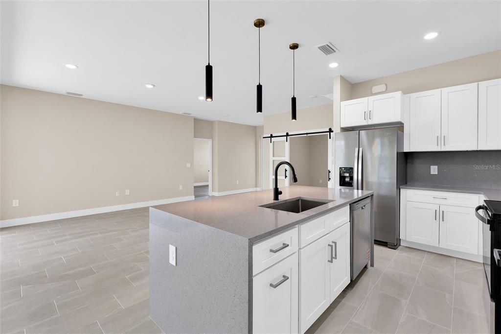 На продажу: $399,000 (3 спален, 2 ванн, 1664 Квадратных фут)