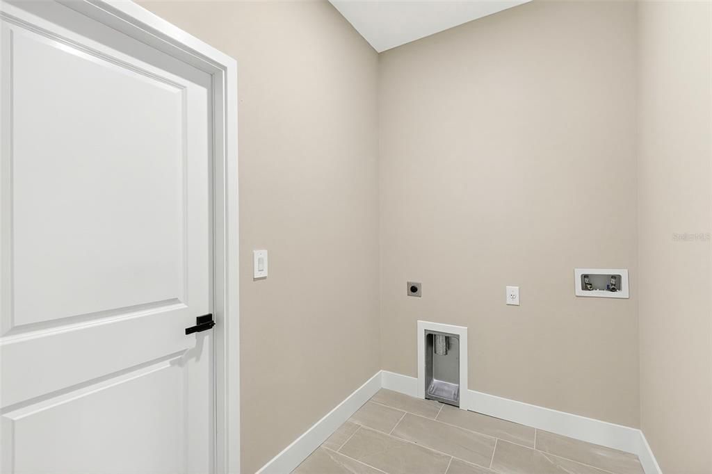 На продажу: $399,000 (3 спален, 2 ванн, 1664 Квадратных фут)