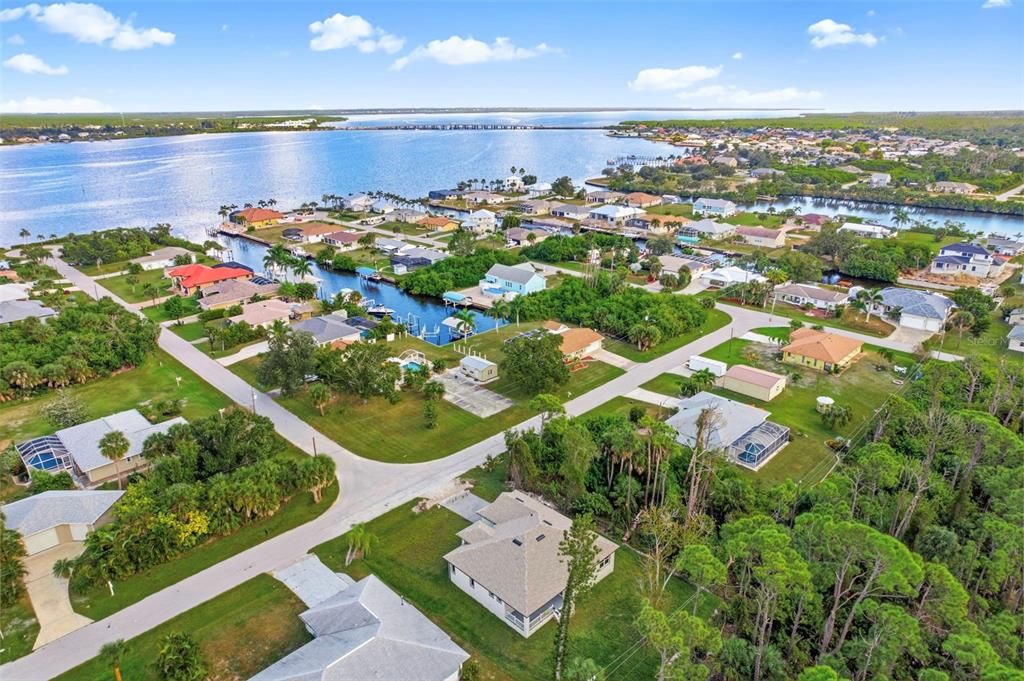 На продажу: $399,000 (3 спален, 2 ванн, 1664 Квадратных фут)