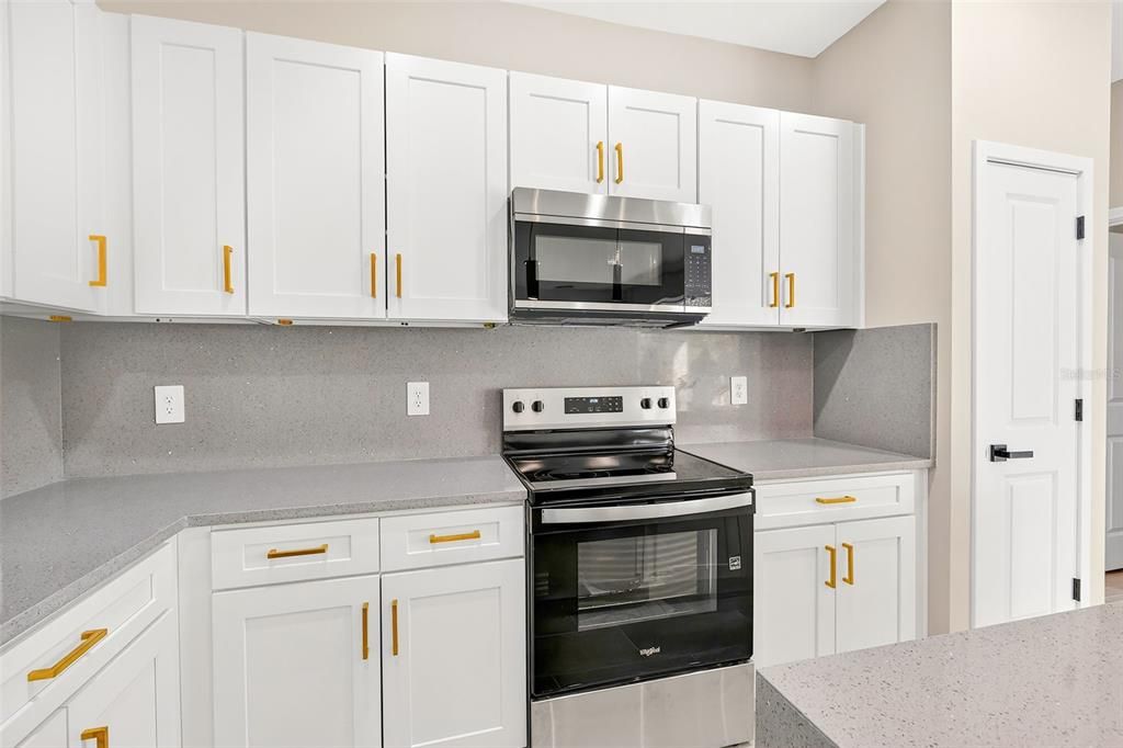 На продажу: $399,000 (3 спален, 2 ванн, 1664 Квадратных фут)