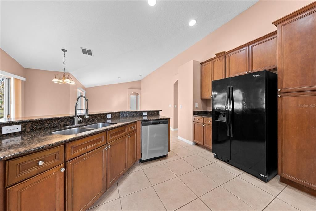 For Rent: $2,400 (4 beds, 3 baths, 2046 Square Feet)