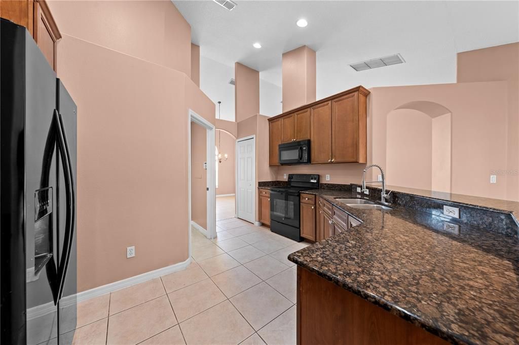 For Rent: $2,400 (4 beds, 3 baths, 2046 Square Feet)