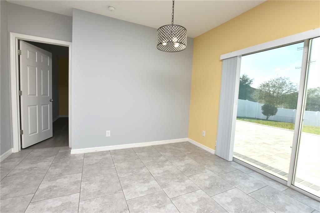 出租: $2,100 (4 贝兹, 2 浴室, 1856 平方英尺)