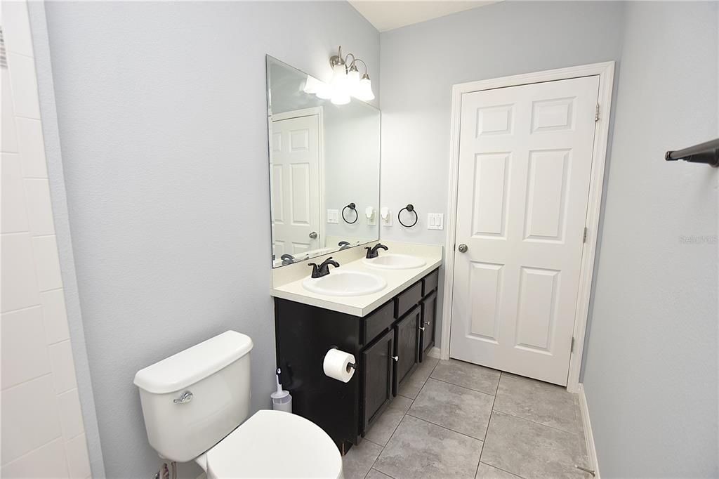 出租: $2,100 (4 贝兹, 2 浴室, 1856 平方英尺)