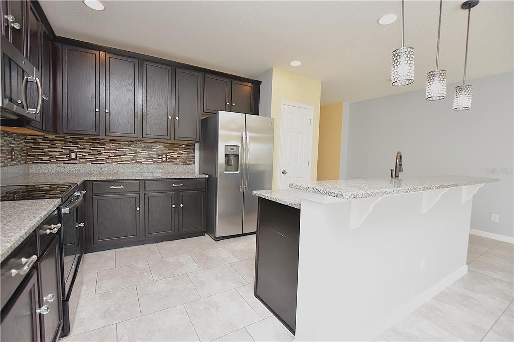 出租: $2,100 (4 贝兹, 2 浴室, 1856 平方英尺)