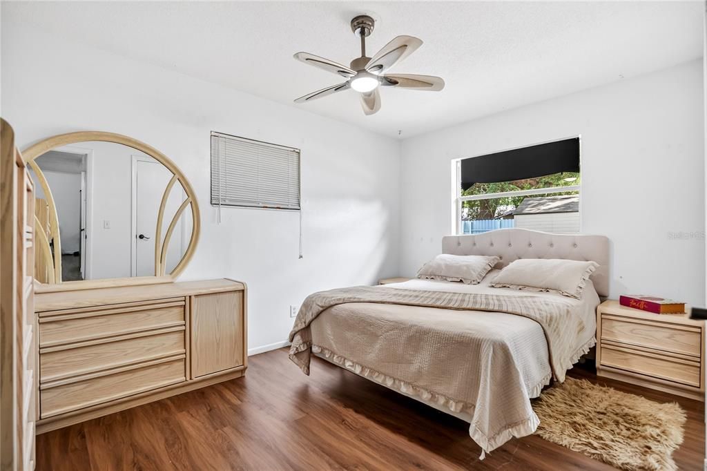 待售: $350,000 (3 贝兹, 1 浴室, 1064 平方英尺)