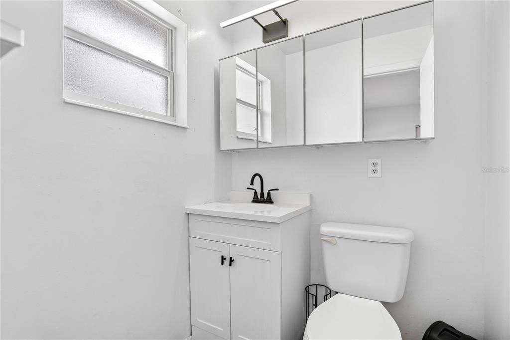 待售: $350,000 (3 贝兹, 1 浴室, 1064 平方英尺)