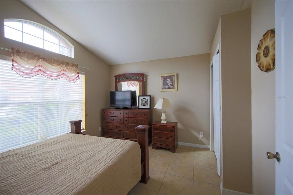 For Rent: $2,480 (5 beds, 3 baths, 1940 Square Feet)