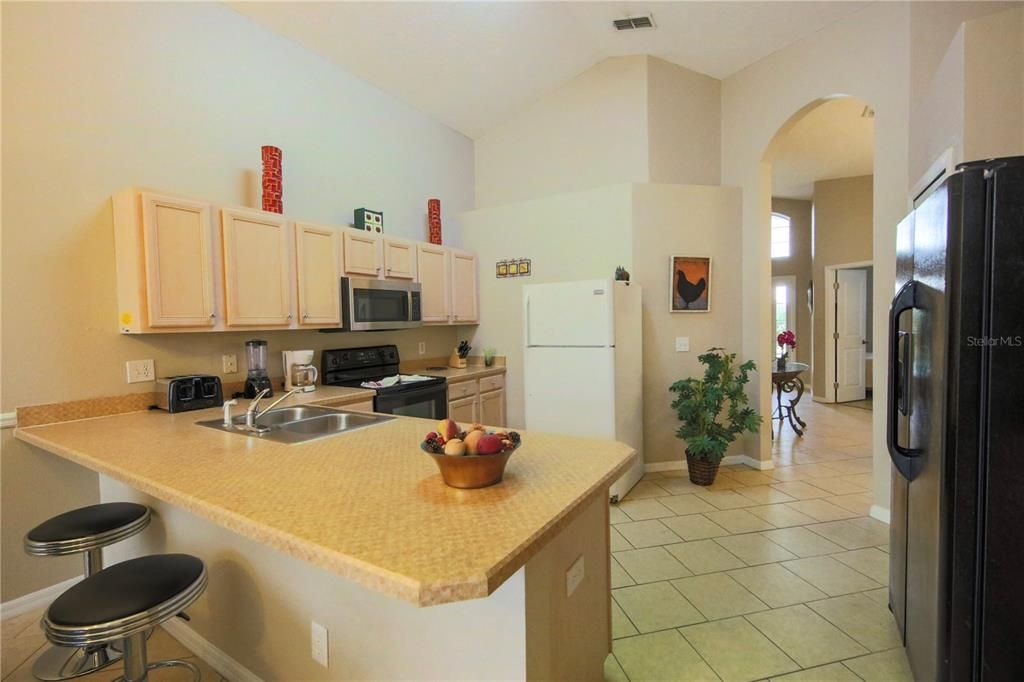 For Rent: $2,480 (5 beds, 3 baths, 1940 Square Feet)