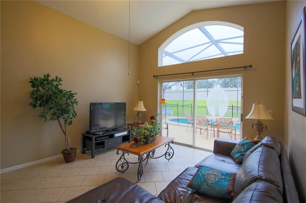 For Rent: $2,480 (5 beds, 3 baths, 1940 Square Feet)