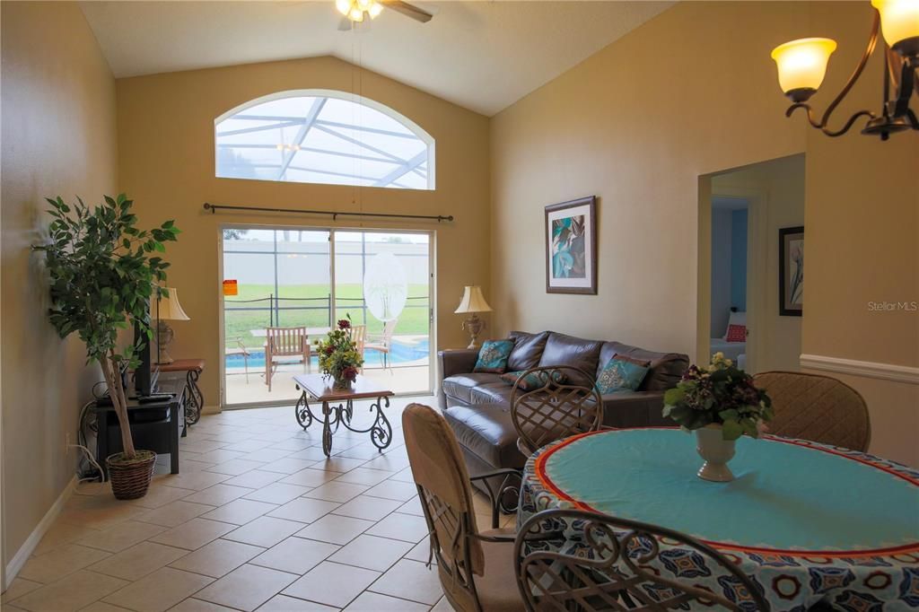 For Rent: $2,480 (5 beds, 3 baths, 1940 Square Feet)