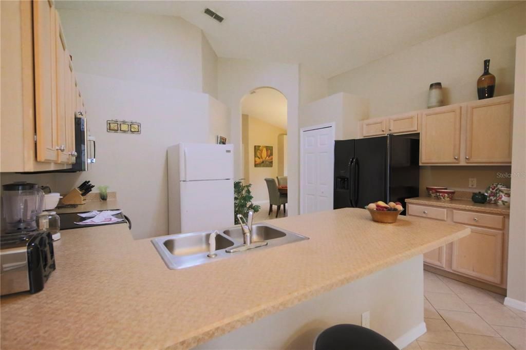 For Rent: $2,480 (5 beds, 3 baths, 1940 Square Feet)