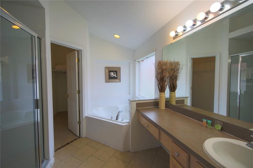 For Rent: $2,480 (5 beds, 3 baths, 1940 Square Feet)