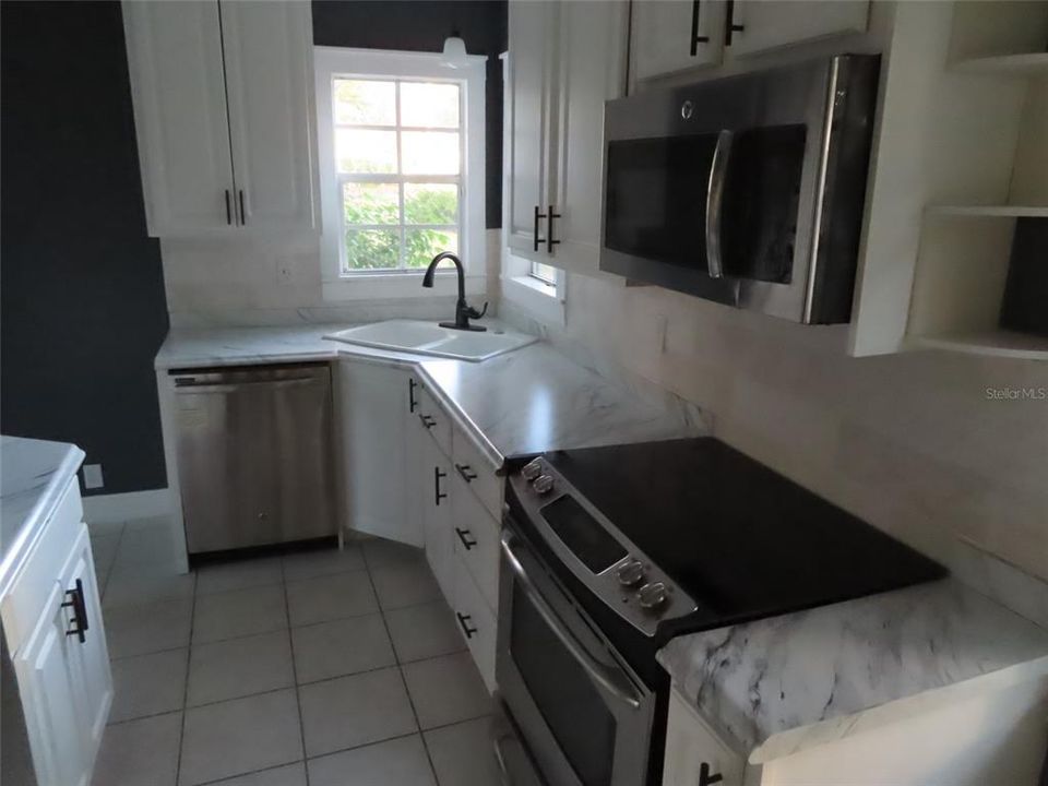 待售: $211,000 (3 贝兹, 2 浴室, 1055 平方英尺)