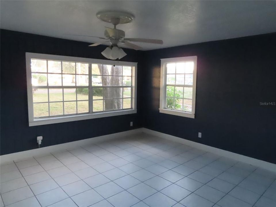 待售: $211,000 (3 贝兹, 2 浴室, 1055 平方英尺)