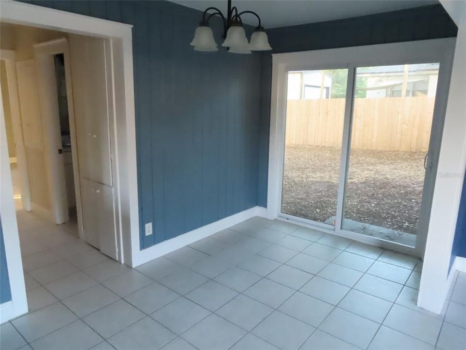 待售: $211,000 (3 贝兹, 2 浴室, 1055 平方英尺)