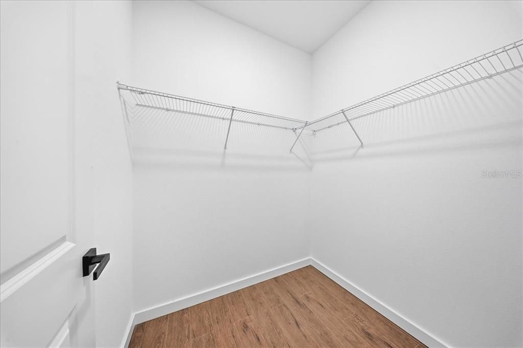 For Sale: $355,000 (3 beds, 2 baths, 1637 Square Feet)