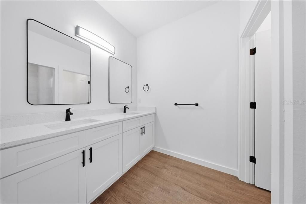 For Sale: $355,000 (3 beds, 2 baths, 1637 Square Feet)