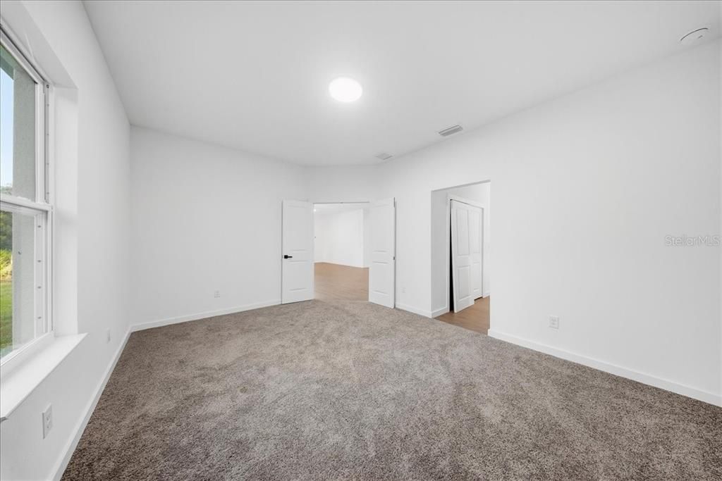 For Sale: $355,000 (3 beds, 2 baths, 1637 Square Feet)