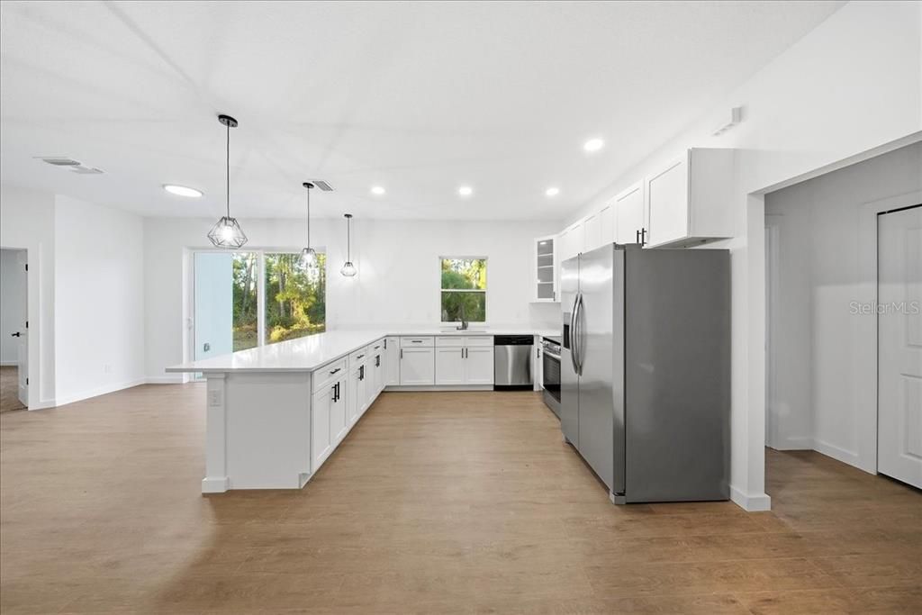 For Sale: $355,000 (3 beds, 2 baths, 1637 Square Feet)