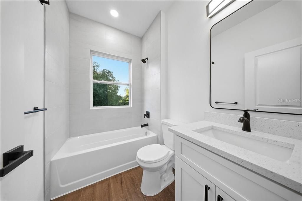 For Sale: $355,000 (3 beds, 2 baths, 1637 Square Feet)