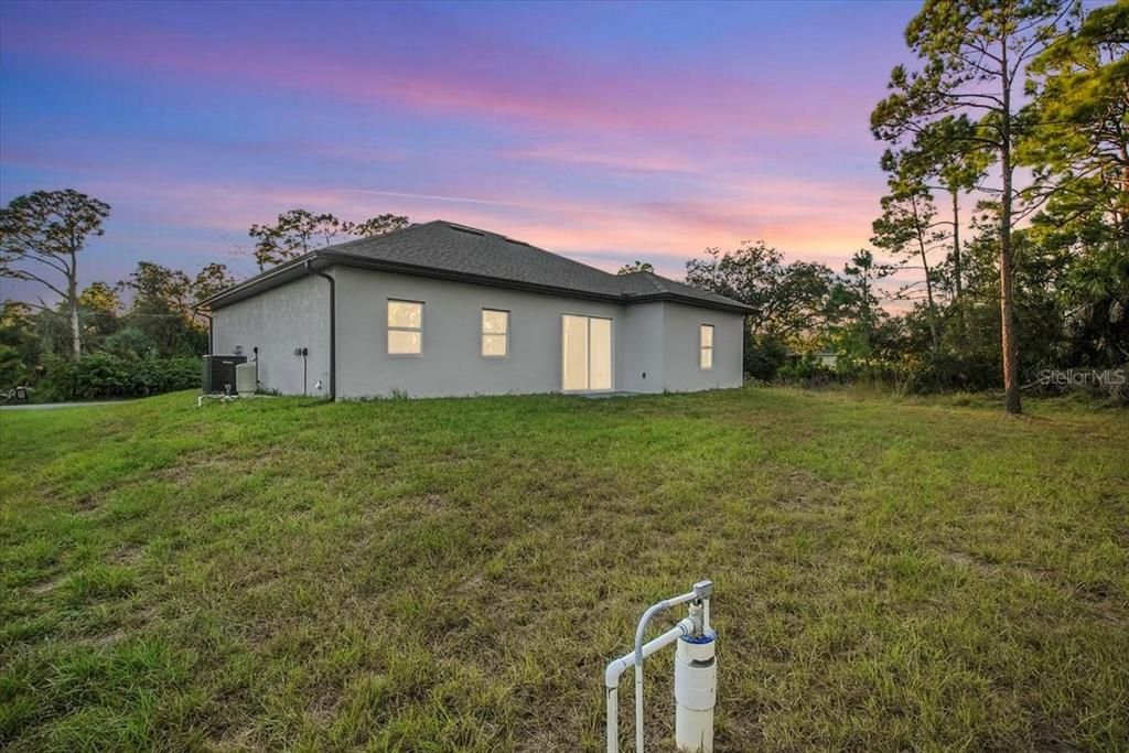 For Sale: $355,000 (3 beds, 2 baths, 1637 Square Feet)