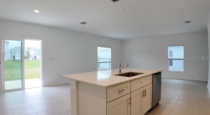 For Rent: $2,500 (4 beds, 2 baths, 1879 Square Feet)