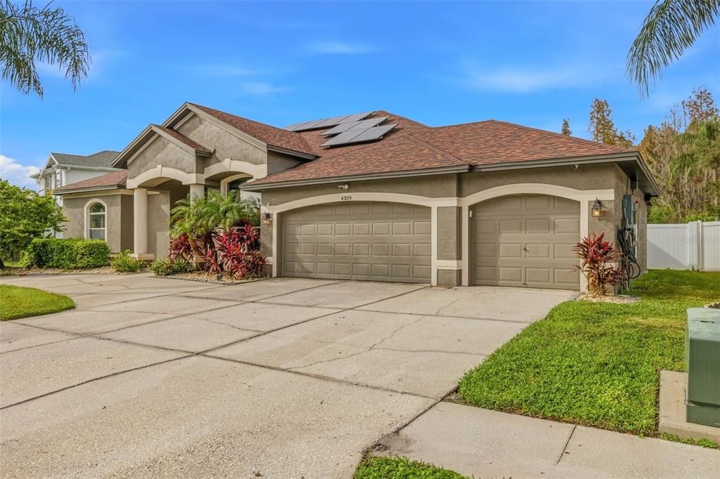 For Sale: $759,900 (4 beds, 3 baths, 2971 Square Feet)