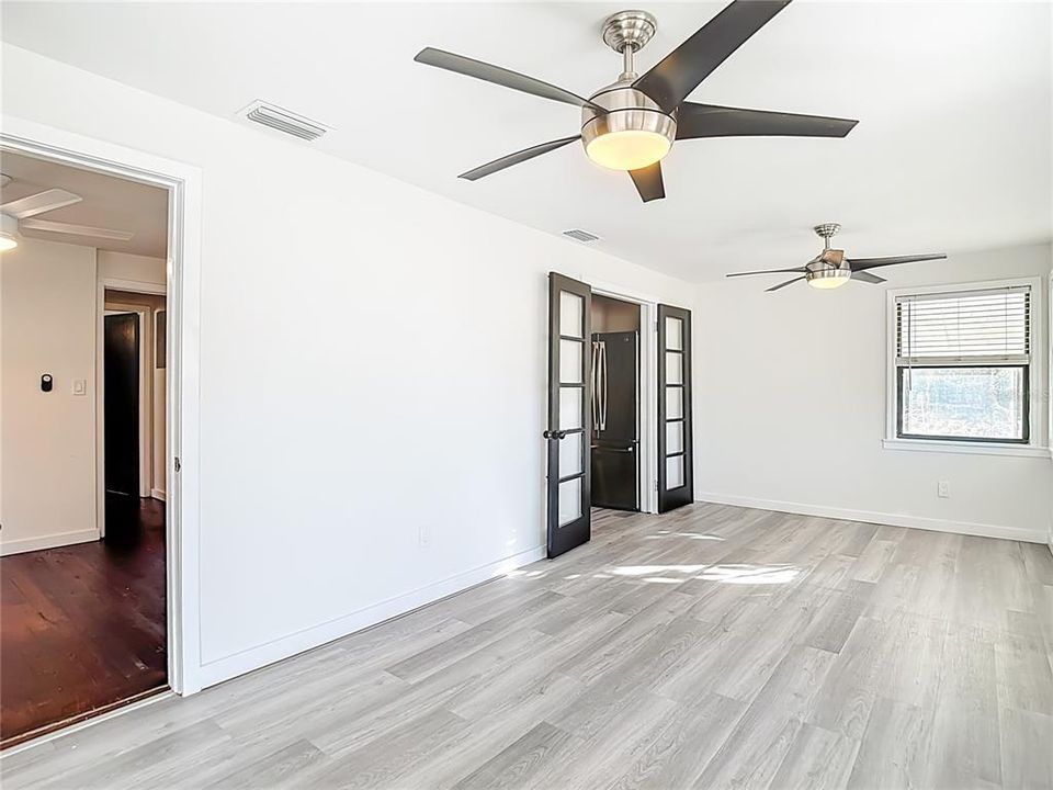 На продажу: $269,900 (3 спален, 1 ванн, 1076 Квадратных фут)