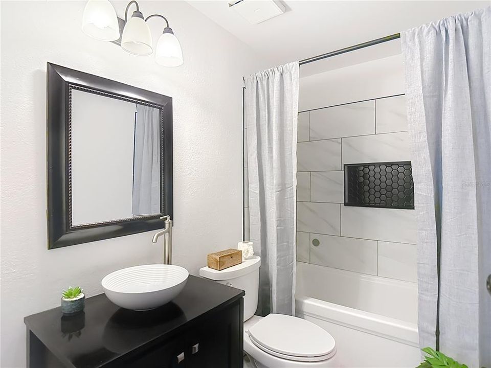 На продажу: $269,900 (3 спален, 1 ванн, 1076 Квадратных фут)